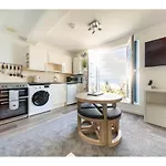 Pass The Keys Sunset Lounge - Newquay Town Sea View Apartment