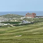 Fabulous Flat Near Fistral Beach
