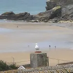 Sirens Sunset Peaceful Retreat With Stunning Sea Views, 5 Minutes From Porth Beach
