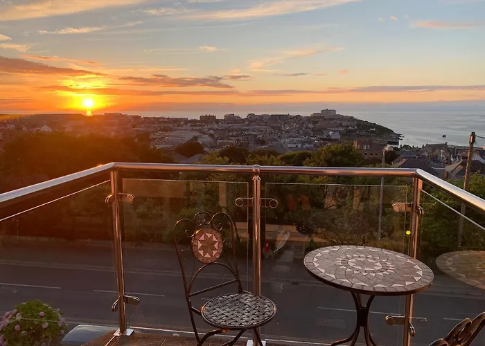 Pass The Keys Sunset Lounge - Newquay Town Sea View Apartment