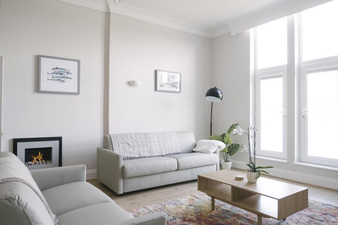 Finest Retreats - Tides - Luxury Sea Views *