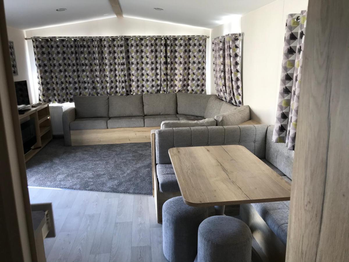 Holiday home Exclusive 3 Bedroom Caravan, Sleeps 8 People At Parkdean Newquay Holiday Park, Cornwall, Uk