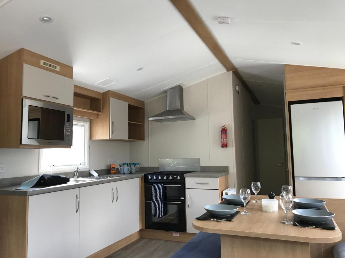 Exclusive 3 Bedroom Caravan, Sleeps 8 People At Parkdean Newquay Holiday Park, Cornwall, Uk Holiday home *