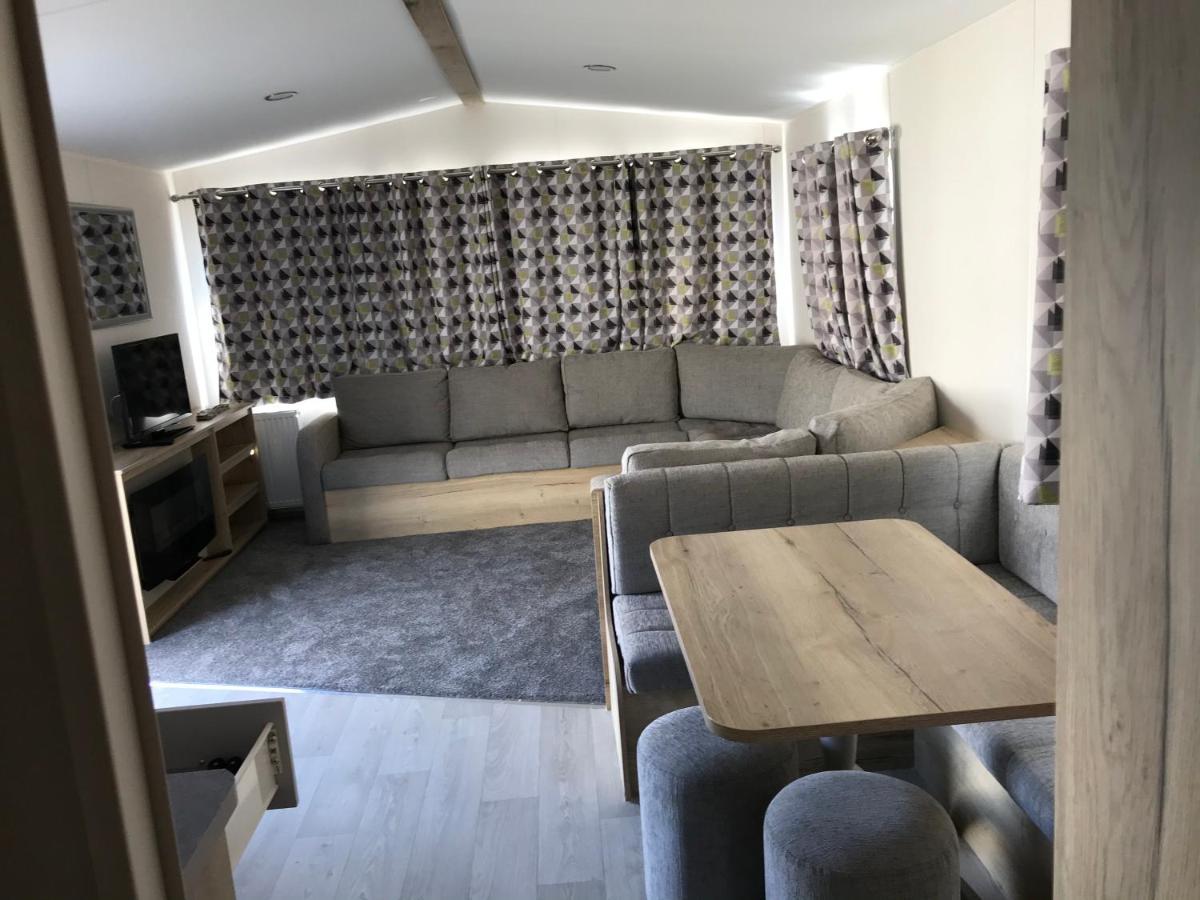Exclusive 3 Bedroom Caravan, Sleeps 8 People At Parkdean Newquay Holiday Park, Cornwall, Uk Holiday home *