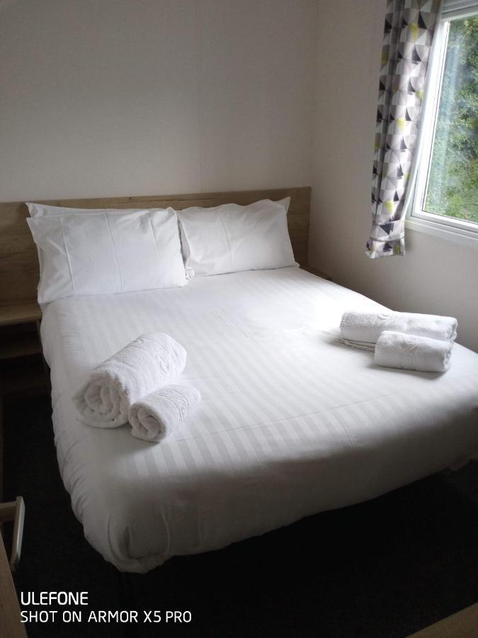 Exclusive 3 Bedroom Caravan, Sleeps 8 People At Parkdean Newquay Holiday Park, Cornwall, Uk *