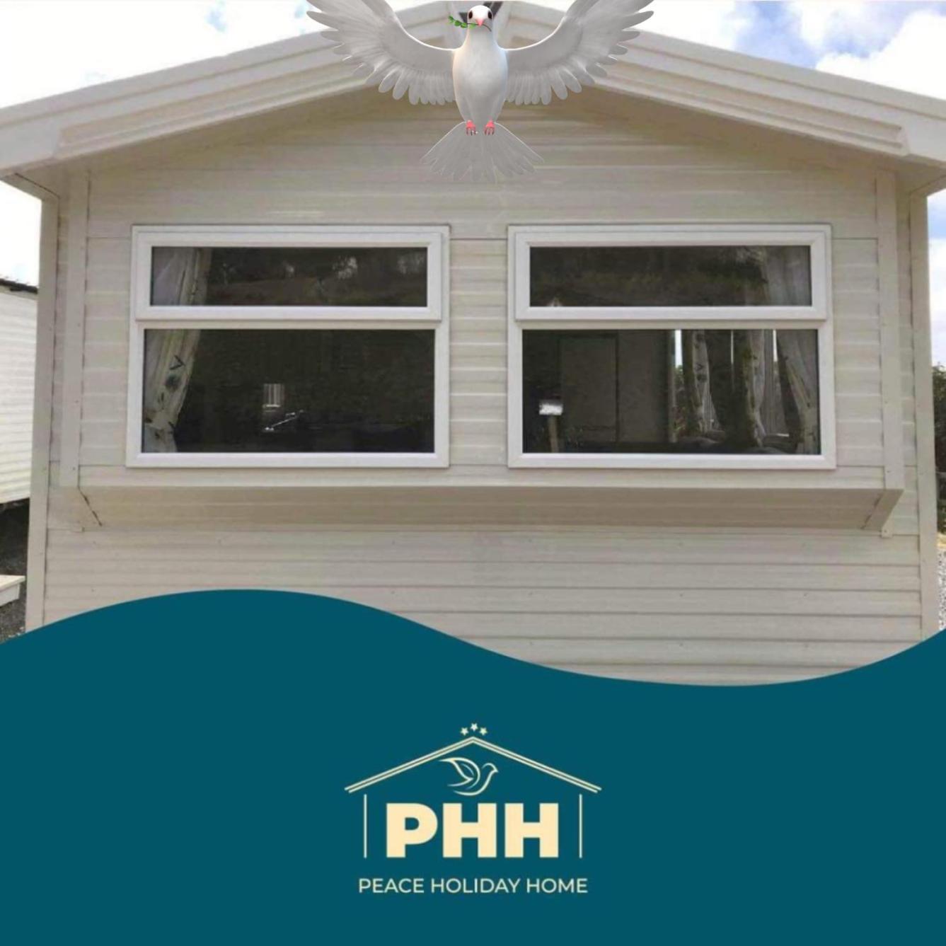 Exclusive 3 Bedroom Caravan, Sleeps 8 People At Parkdean Newquay Holiday Park, Cornwall, Uk Holiday home *