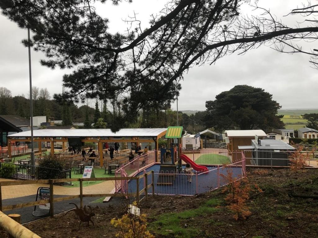Exclusive 3 Bedroom Caravan, Sleeps 8 People At Parkdean Newquay Holiday Park, Cornwall, Uk Holiday home Newquay (Cornwall)
