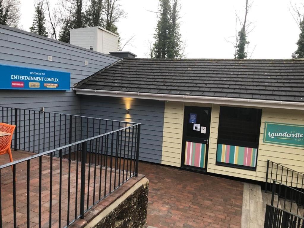 Holiday home Exclusive 3 Bedroom Caravan, Sleeps 8 People At Parkdean Newquay Holiday Park, Cornwall, Uk Newquay (Cornwall)