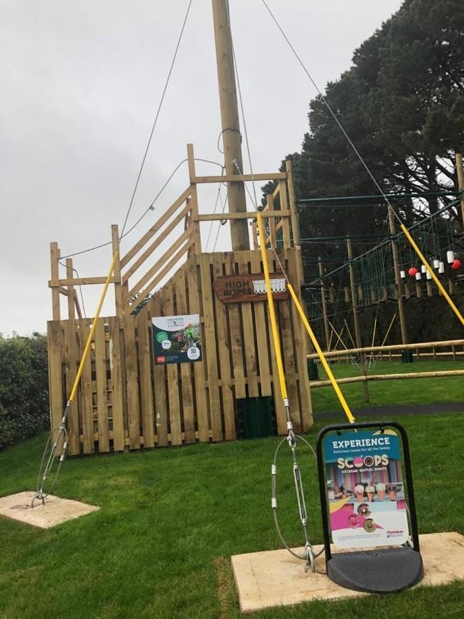 Exclusive 3 Bedroom Caravan, Sleeps 8 People At Parkdean Newquay Holiday Park, Cornwall, Uk Holiday home