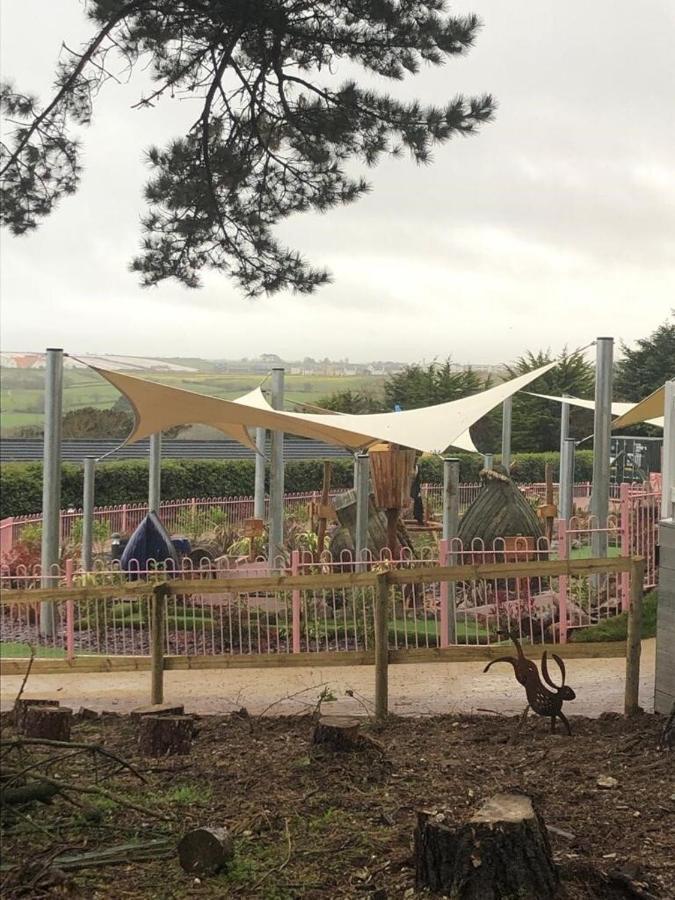 Exclusive 3 Bedroom Caravan, Sleeps 8 People At Parkdean Newquay Holiday Park, Cornwall, Uk Holiday home