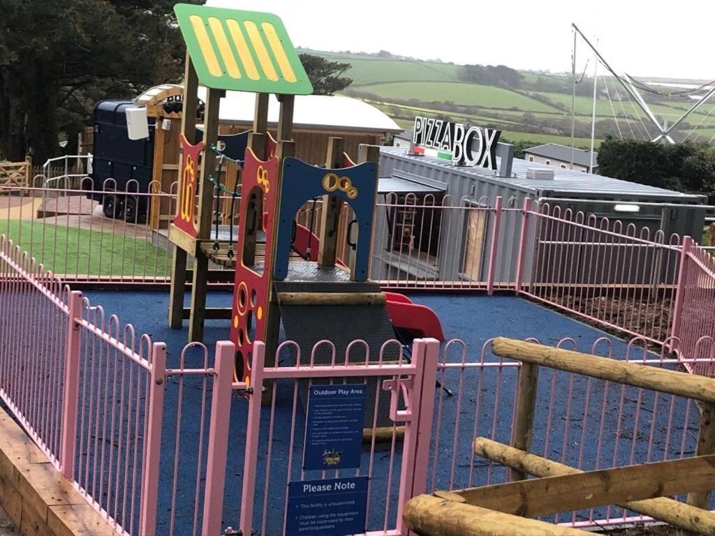 Holiday home Exclusive 3 Bedroom Caravan, Sleeps 8 People At Parkdean Newquay Holiday Park, Cornwall, Uk Newquay (Cornwall)