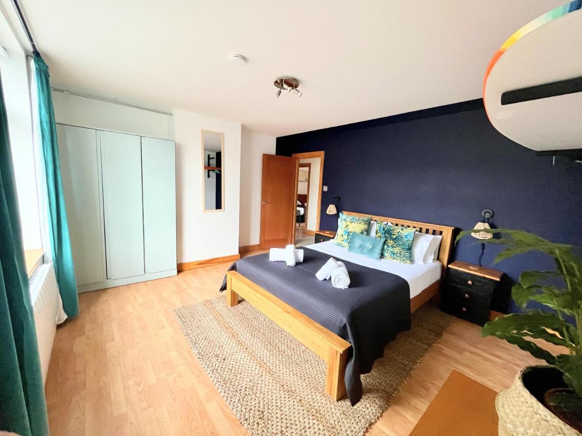 Apartment 7, The Edge