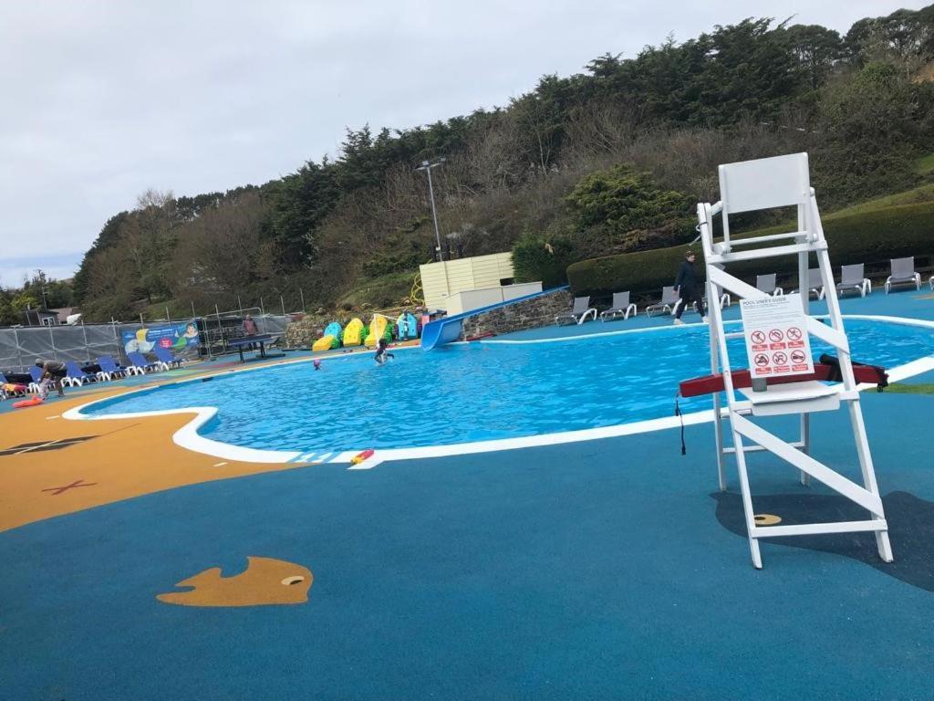 Exclusive 3 Bedroom Caravan, Sleeps 8 People At Parkdean Newquay Holiday Park, Cornwall, Uk Holiday home *