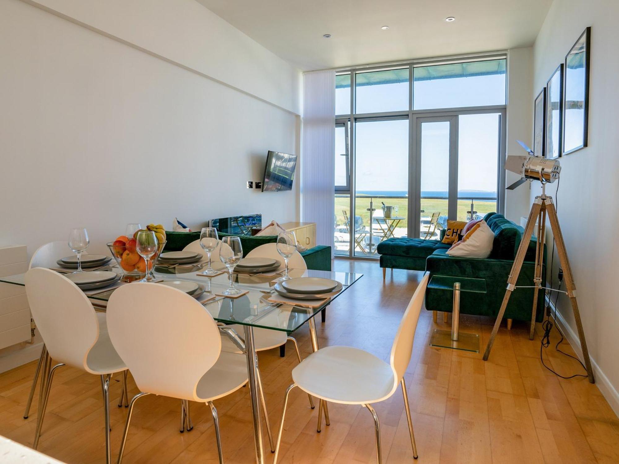 Penthouse 47 Zinc New Quay