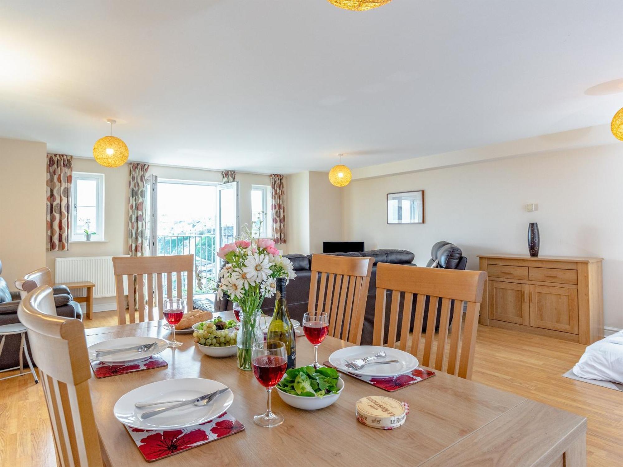 6 Harbour View Apartment
