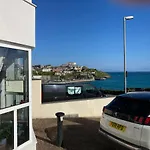 One Bed Apartment Ground Floor One Minute Walk Towan Beach Free Parking