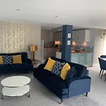 Beautiful 3 Bedroom Apartment By The Sea