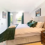 Pass The Keys Stunning 2 Bed Apartment, Fistral Beach, Newquay