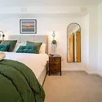 Pass The Keys Stunning 2 Bed Apartment, Fistral Beach, Newquay