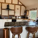 Gwills Lodge Countryside Apartment With Hot Tub