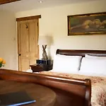Countryside Retreat With Private Hot Tub