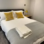 Spacious 1 Bedroom Apartment With Sea Views