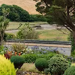2 Chatsworth Riverscape Apartments - Peaceful Apartment In Great Location With Free Parking Overlooking The Gannel Just A Short Walk From Newquays Incredible Beaches And Local Amenities