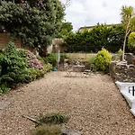 2 Chatsworth Riverscape Apartments - Peaceful Apartment In Great Location With Free Parking Overlooking The Gannel Just A Short Walk From Newquays Incredible Beaches And Local Amenities