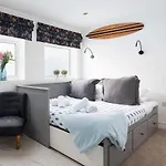 Trig-Private Studio, Courtyard, Walk To Fistral