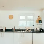 The Hideout - Newquay - Fully Stocked Eco Escape