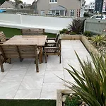 Beautiful 3 Bedroom Apartment By The Sea