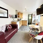 Gaia, Jubilee Apartments