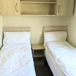 Large 4 Person Couples And Family Caravan In Newquay Bay Resort