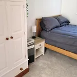 Town Location - 5 Min Walk To Beach - Dog Friendly