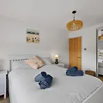 5 Mermaid Court
