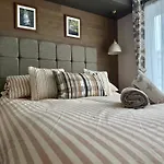 Lodge With Sea & Country Views