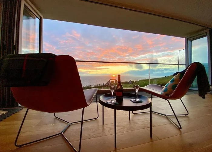 Sunset Waves Sea View Apartment Featuring Panoramic Views & Parking