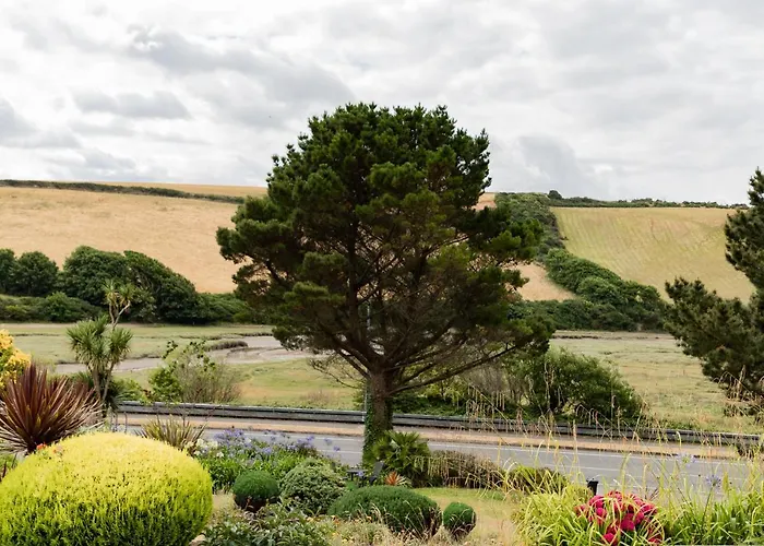 2 Chatsworth Riverscape Apartments - Peaceful Apartment In Great Location With Free Parking Overlooking The Gannel Just A Short Walk From Newquays Incredible Beaches And Local Amenities