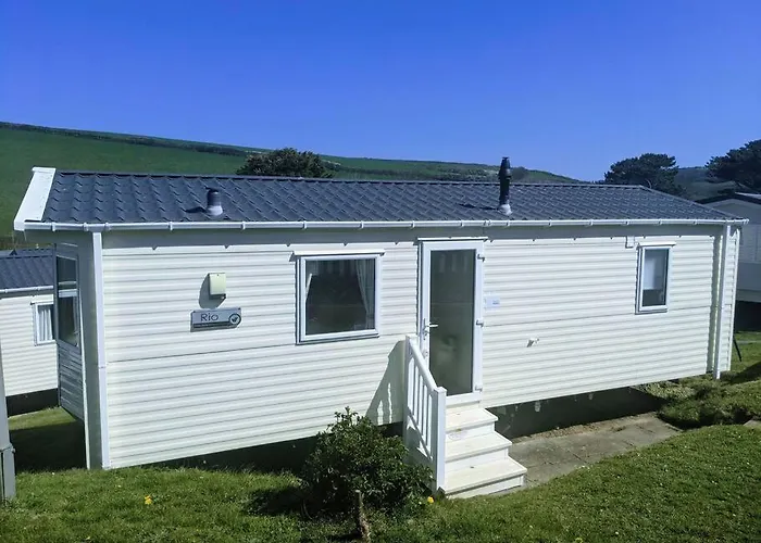 Large 4 Person Couples And Family Caravan In Newquay Bay Resort