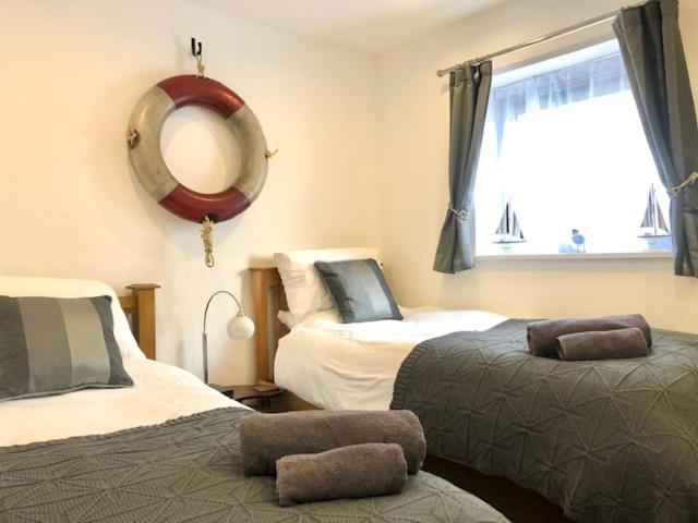Seaview, Luxury Apartment, 2 Min Walk To Porth Beach Apartment