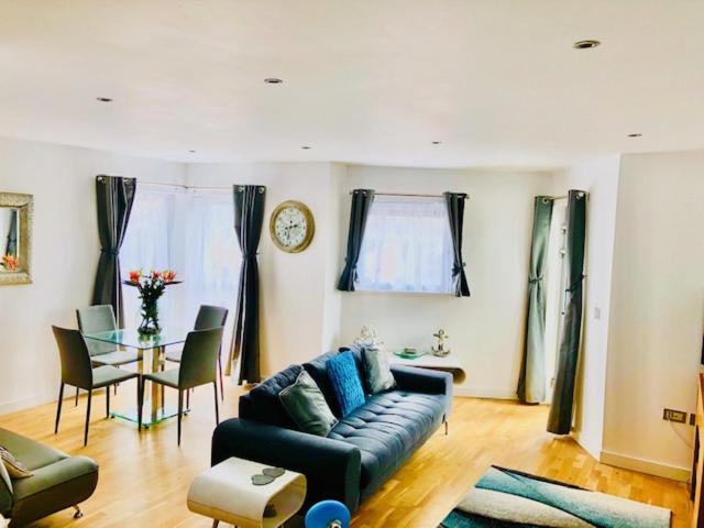 Apartment Seaview, Luxury Apartment, 2 Min Walk To Porth Beach
