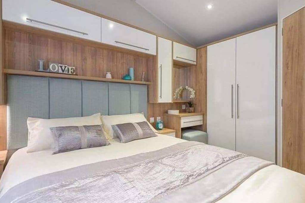 Premium At Newquay Away Mv7 Newquay (Cornwall)