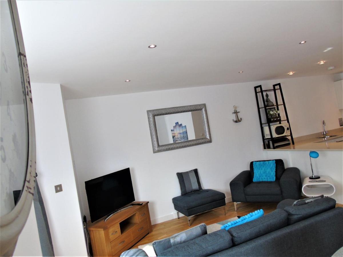 Seaview, Luxury Apartment, 2 Min Walk To Porth Beach *