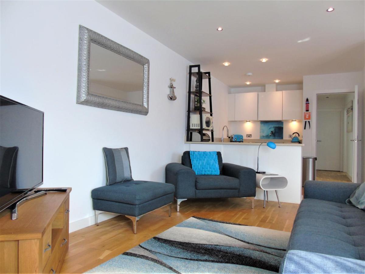 Apartment Seaview, Luxury Apartment, 2 Min Walk To Porth Beach *