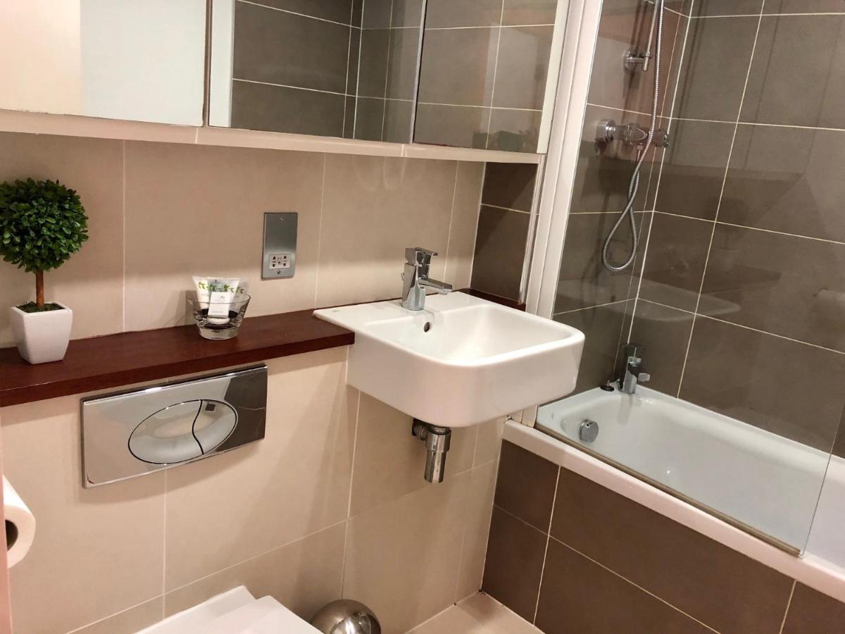 Seaview, Luxury Apartment, 2 Min Walk To Porth Beach *