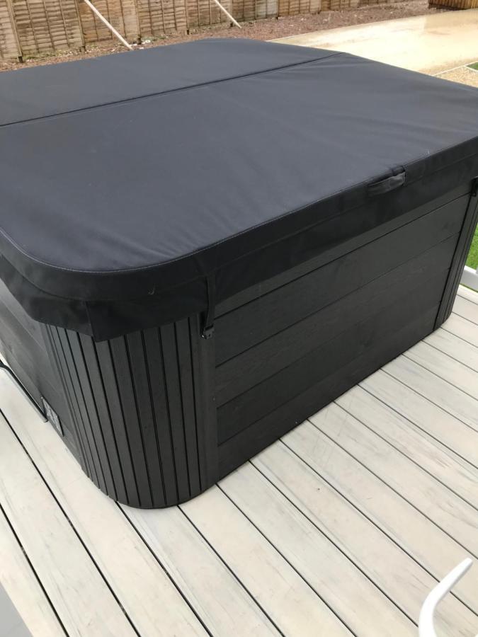 Valley View With A Luxurious Hot Tub