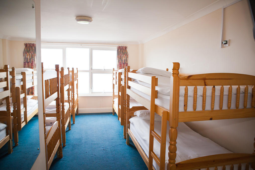 Berties Hostal *