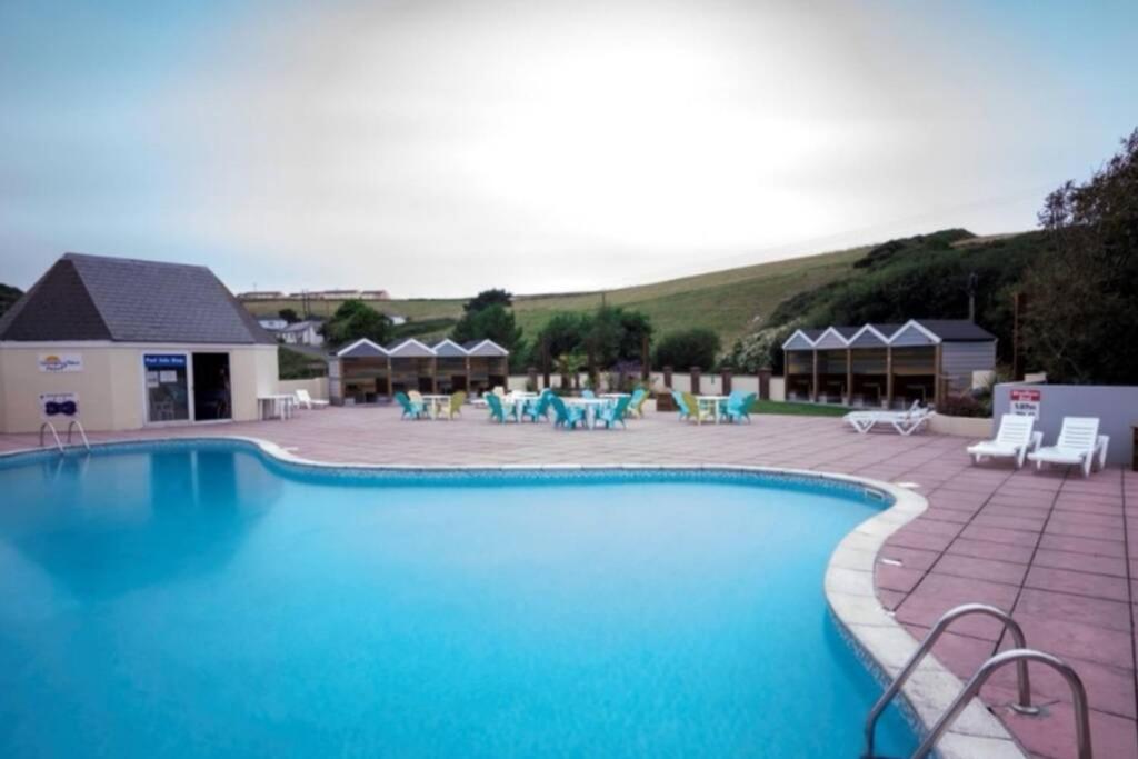 8 Sleep Chalet At Newquay Away Nb168