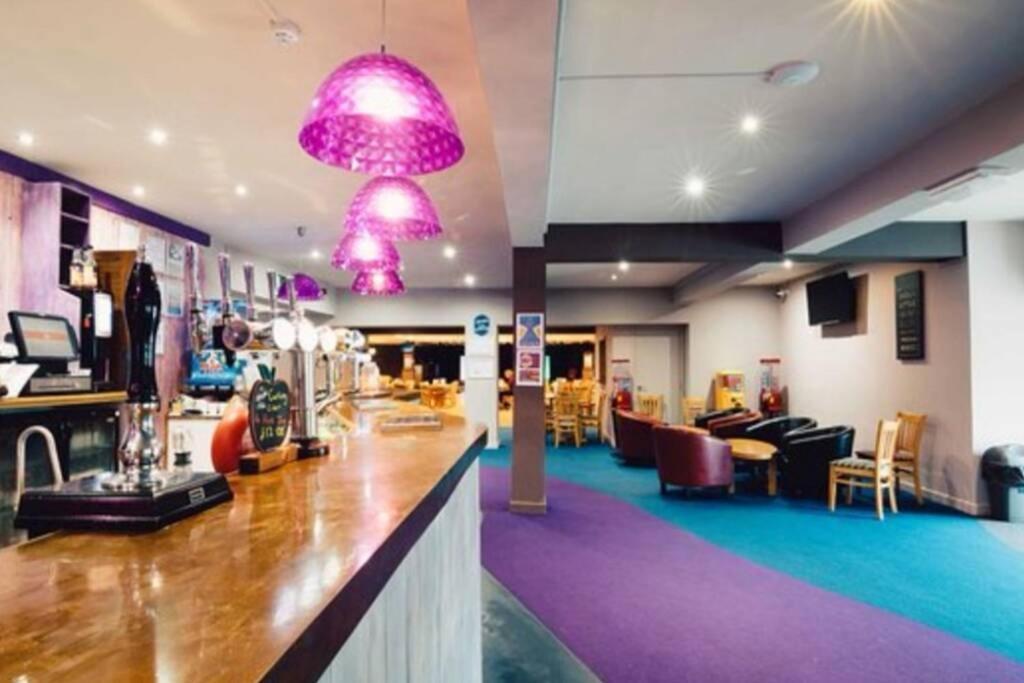 8 Sleep Chalet At Newquay Away Nb168