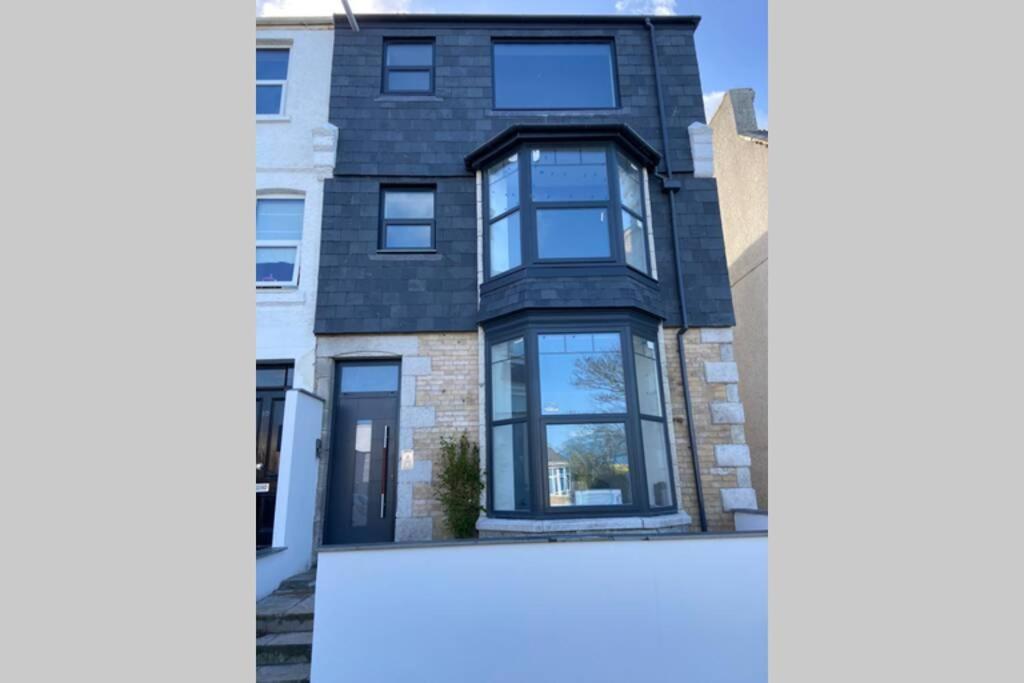Beachside In The Centre Of Town Apartment *